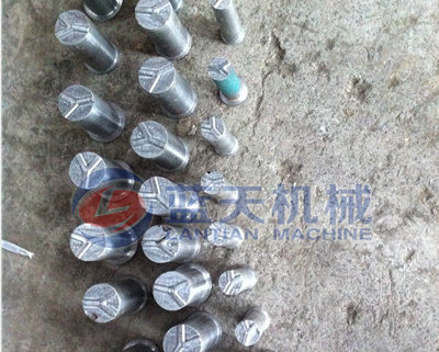 Mechanical shisha briquettes making machine